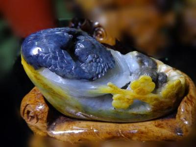 新疆和田玉—洒金皮青花籽料