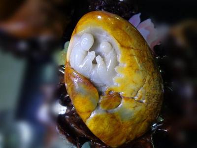 新疆和田玉—金包玉籽料