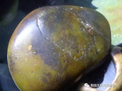 和田玉黄玉籽料之秋梨黄