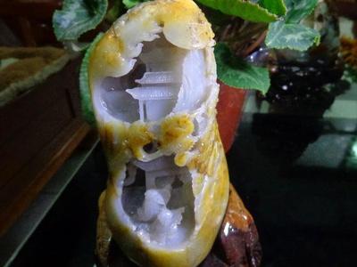 新疆和田玉—洒金皮籽料精雕