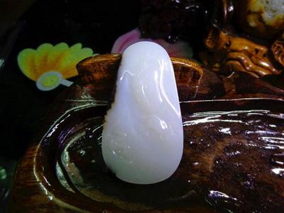 新疆和田玉—黑皮观音